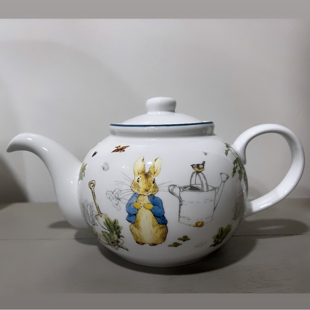 Beatrix Potter Peter Rabbit Classic Easter Porcelain Teapot NEW Dinner Party